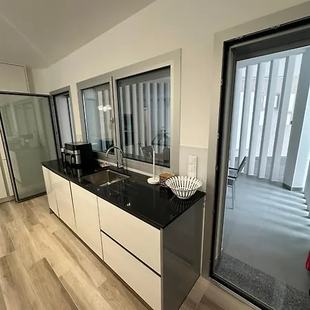 Com 3 Quartos E Piscina Em Apartament *